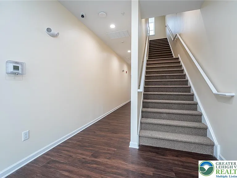 418 W Race St #2 — Photo 13