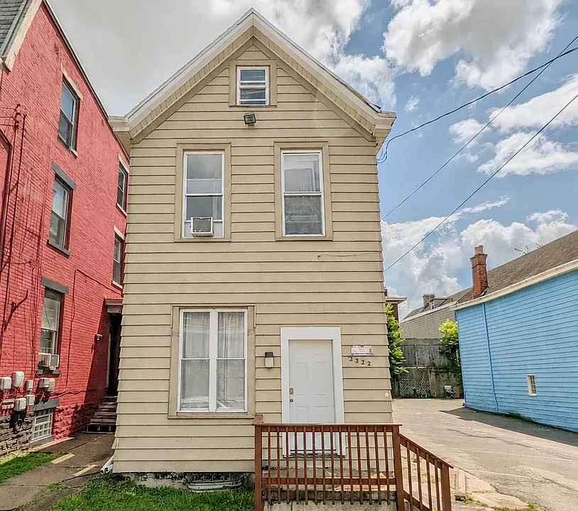 2322 Stratford Apts