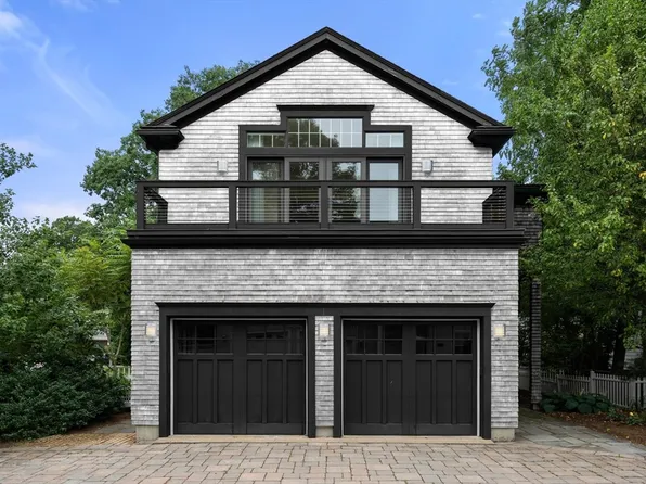 39 Glenland Rd #12, Chestnut Hill, MA 02467