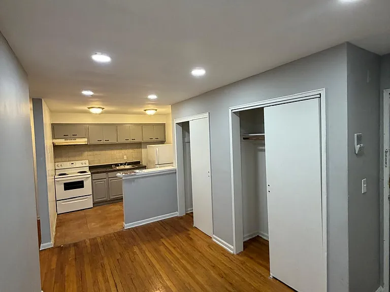 41 Smith St #C8 — Photo 1