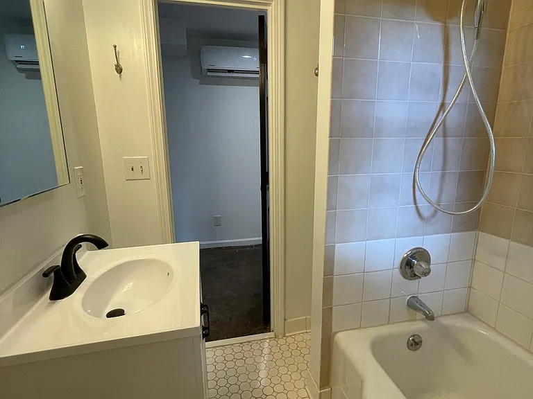 1034 Euclid Ave NE #B — Photo 8