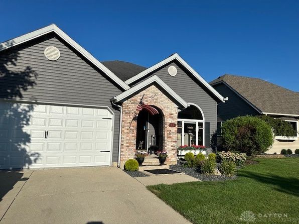 112 Village Green Dr, Sidney, OH 45365
