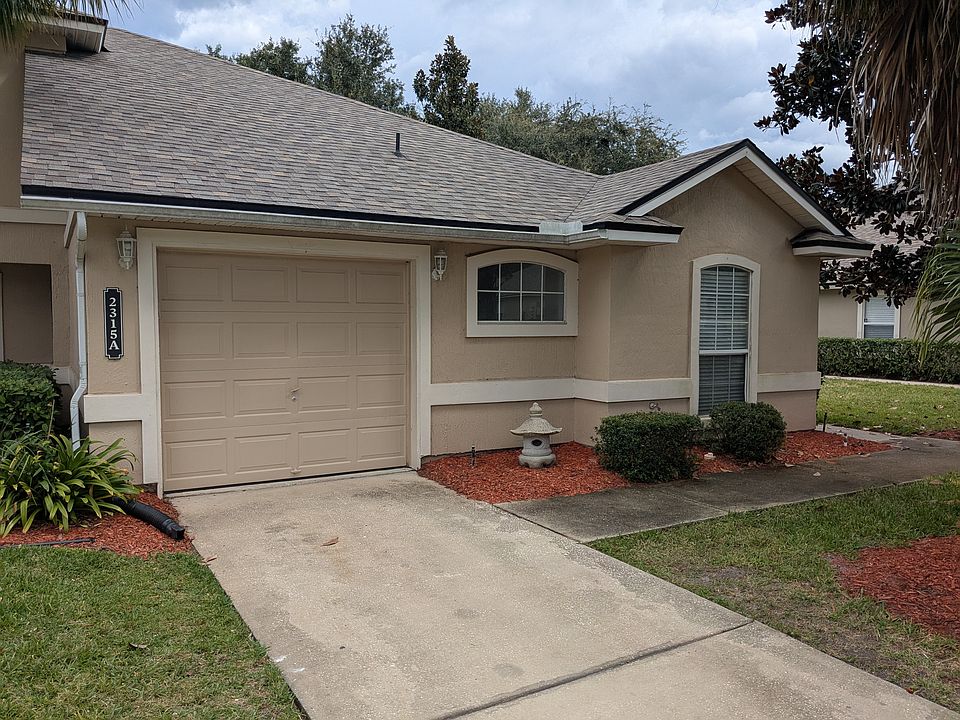 Townhouse Front/Garage