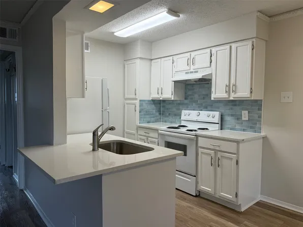 3624 Parkridge Dr #214, Dallas, TX 75234