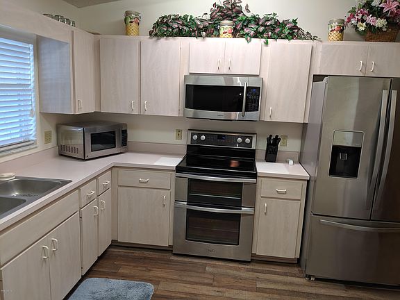 4th image of 9639 SW 94th Ave Unit A