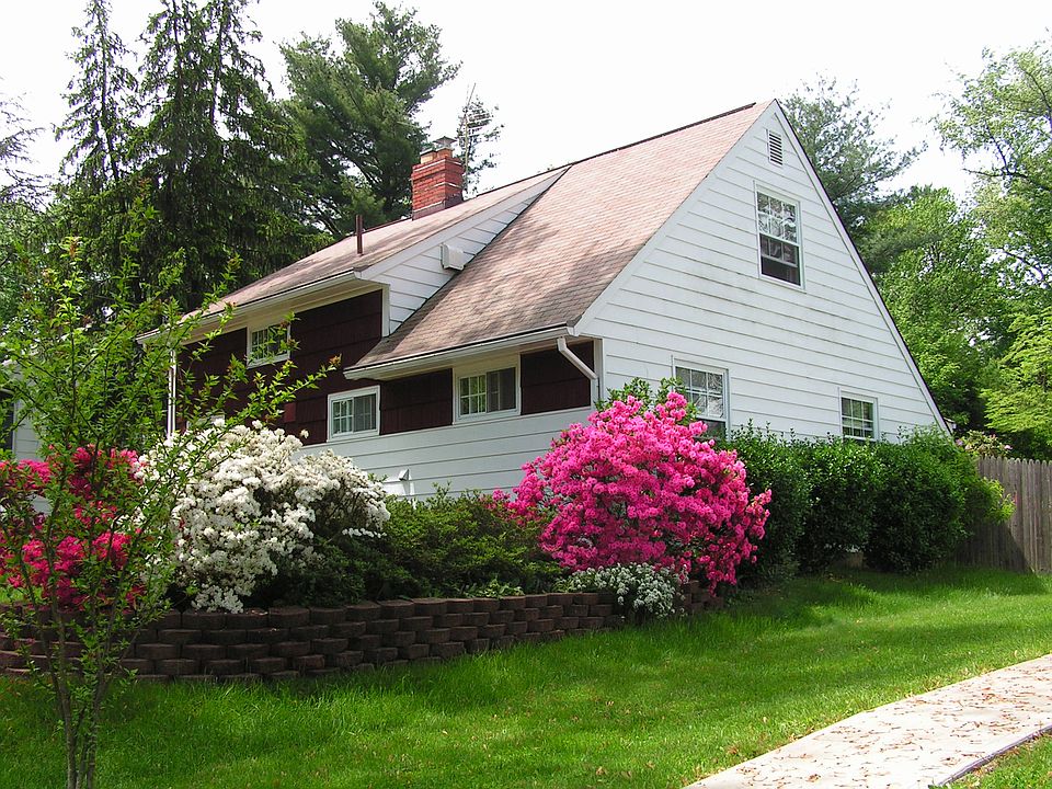 2nd image of 5917 Vandegrift Ave
