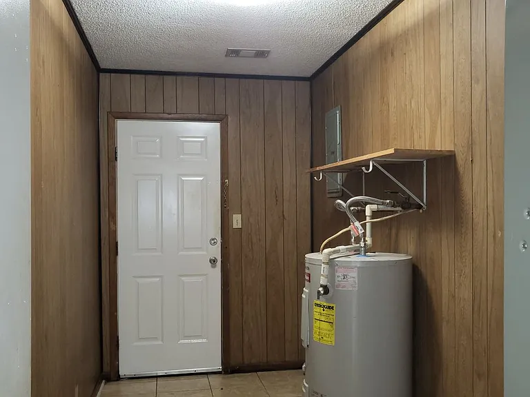 99 Celia St — Photo 15