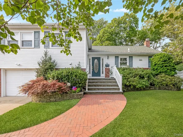 42 Richard Place, Massapequa Park, NY 11762