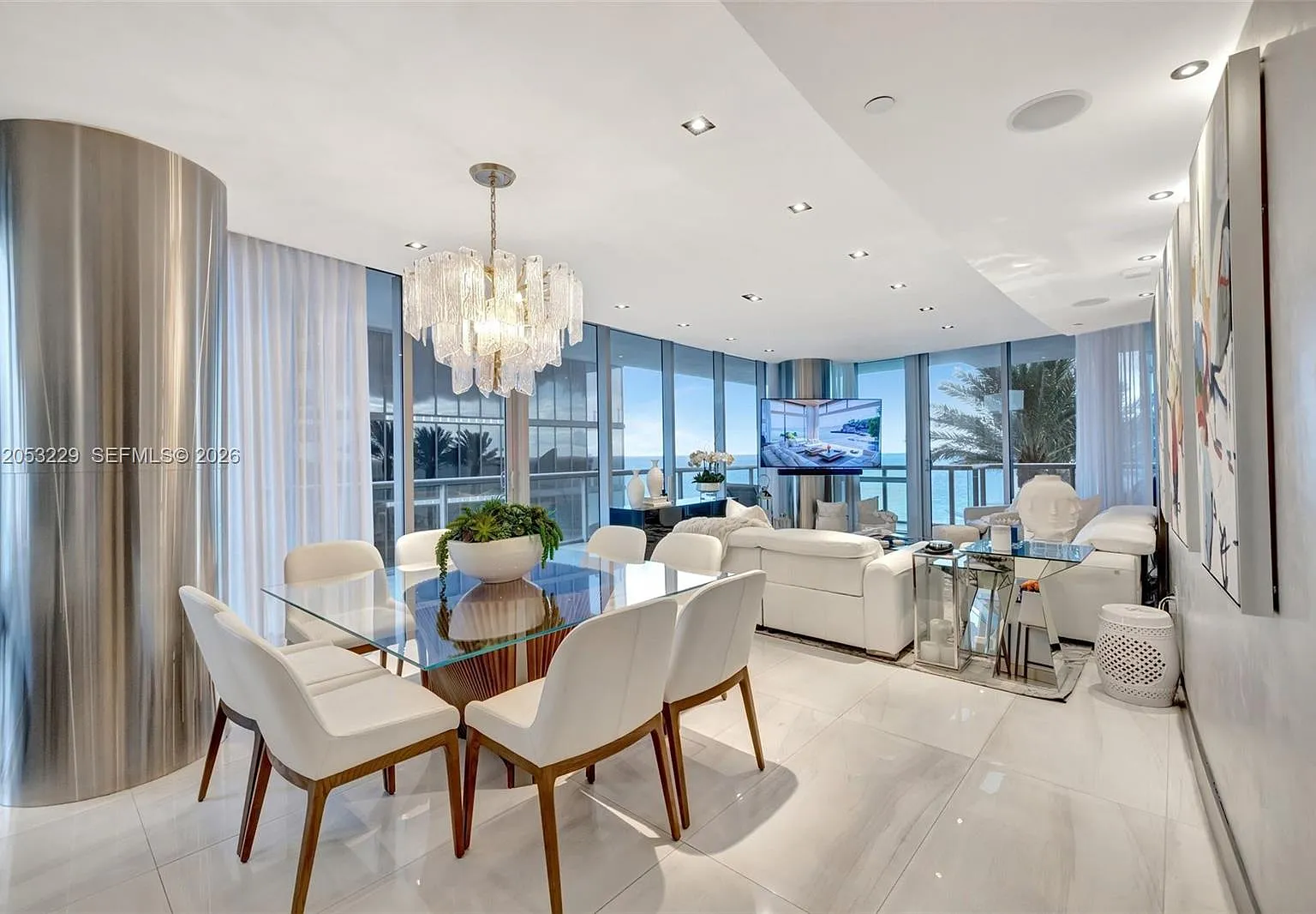 Jade Ocean Condo — Photo 1