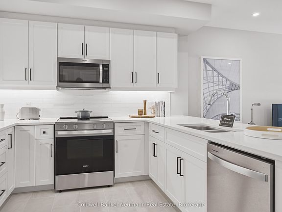 5th image of 1882 Gordon St #405