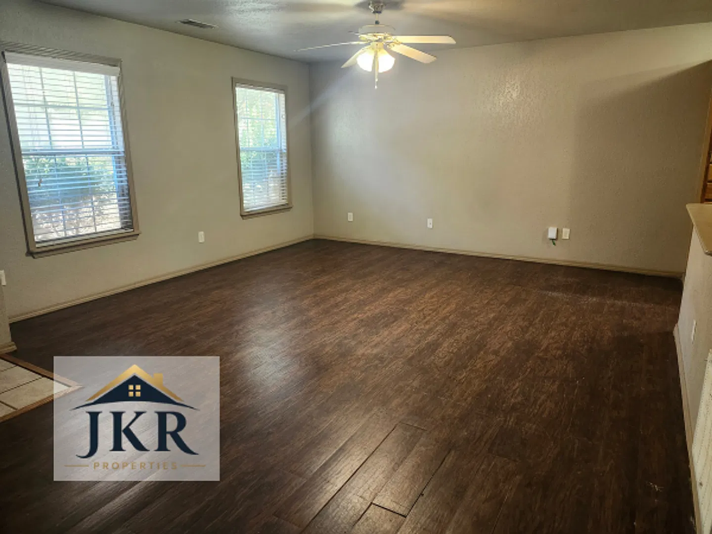 2 bed/1.5 bath house — Photo 2