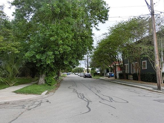 5th image of 206 Sadie St