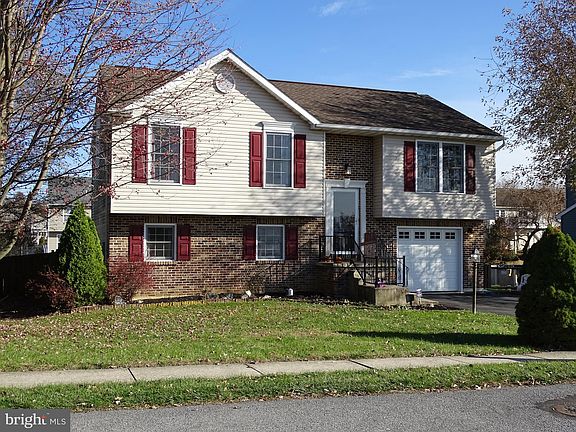 2nd image of 14966 Cedarbrook Dr