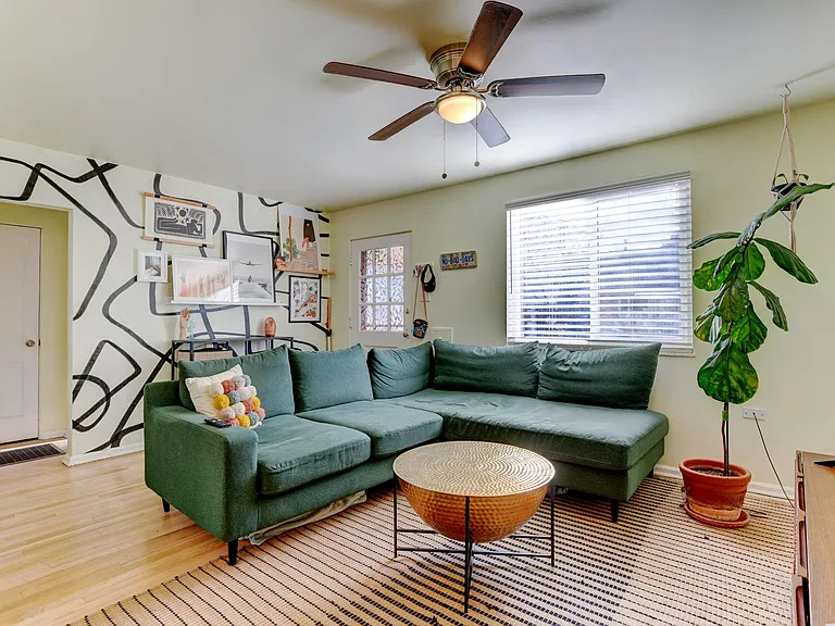 1427 N Jasmine St — Photo 8