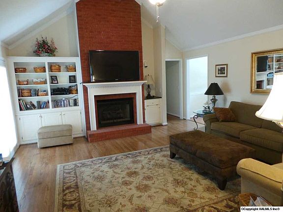 3rd image of 131 Lovvorn Ln