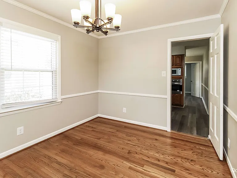906 Meade Dr — Photo 8