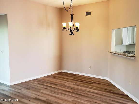 5th image of 741 Green Valley Ln