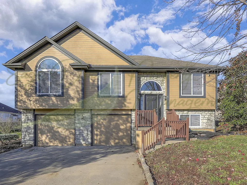 706 NW Baytree Cir