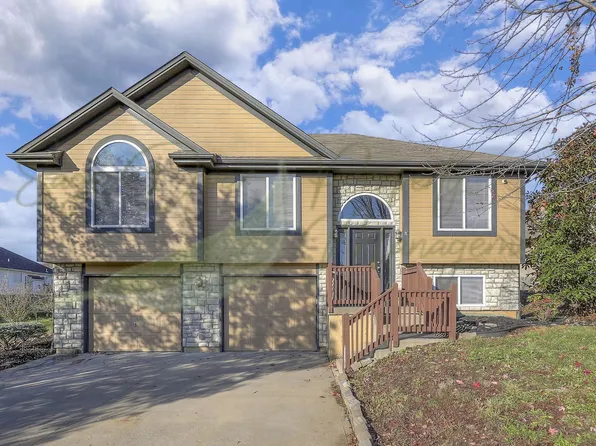 706 NW Baytree Cir, Grain Valley, MO 64029