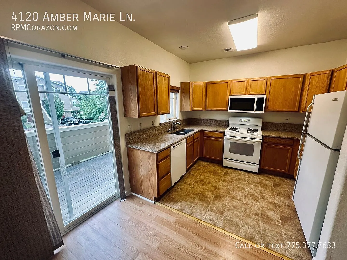 Spacious two bedroom townhouse w/ Central AC! — Photo 4