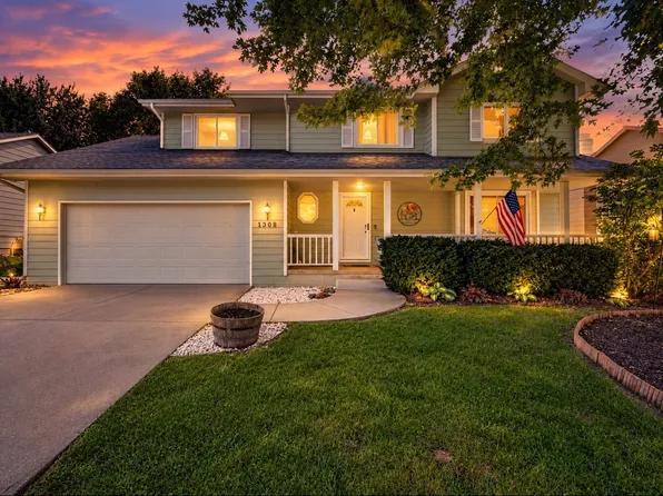 1308 E 17th St, Norwalk, IA 50211