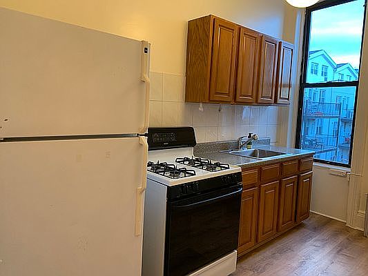 1st image of 412 5th Ave #2