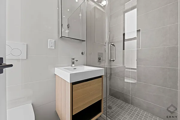 Rented by ERNY LLC | media 17