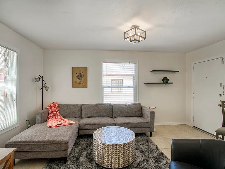 502 W Roma Ave #B — Photo 7
