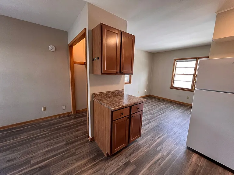 633 Walnut St — Photo 3
