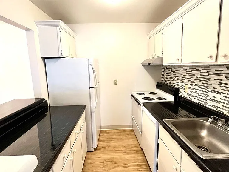 University Park Apartments near Cornell University — Photo 173