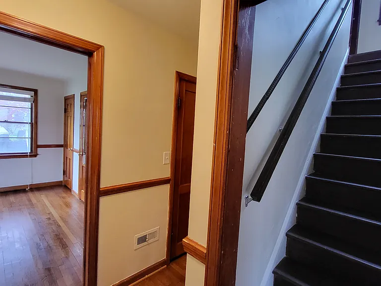 156 Doris St — Photo 9