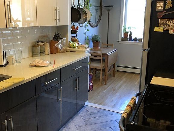2nd image of 2406 Hoyt Ave S #2
