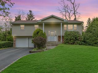 29 Florida Ave, Commack, NY 11725