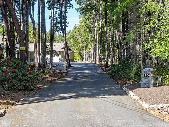 2nd image of 900 Rivers Edge Dr