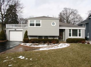 2144 Crabtree Ln, Northbrook, IL 60062
