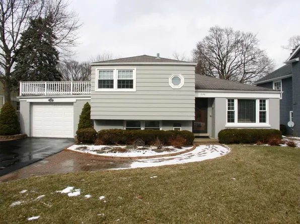 2144 Crabtree Ln, Northbrook, IL 60062