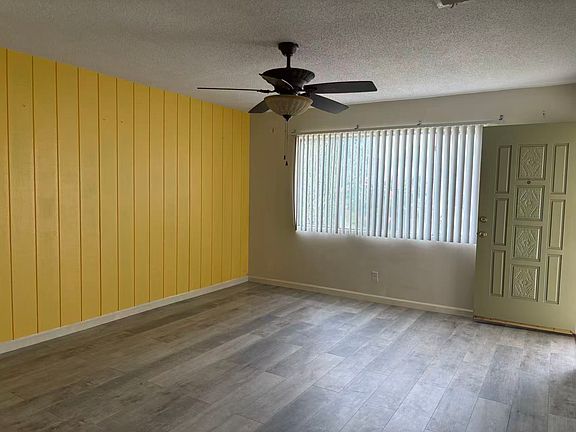3rd image of 842 W Alamos Ave