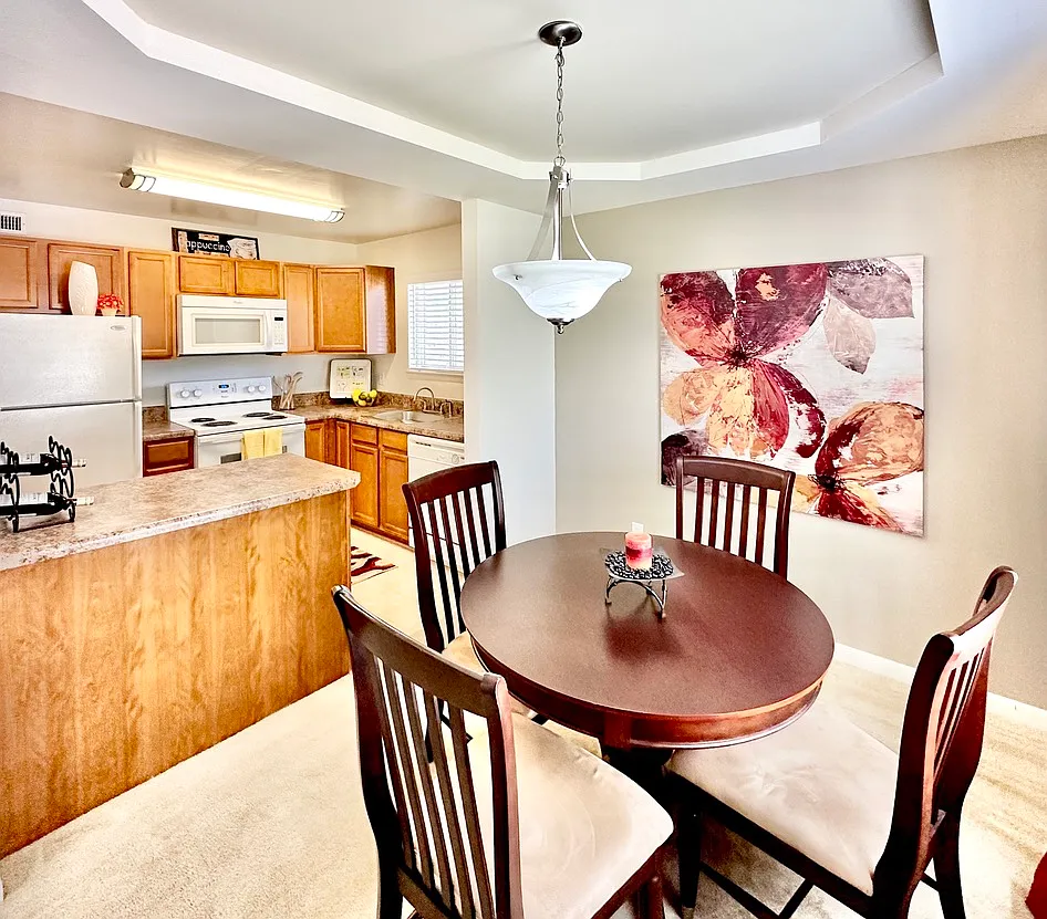 Windsor Lake Apartments — Photo 3
