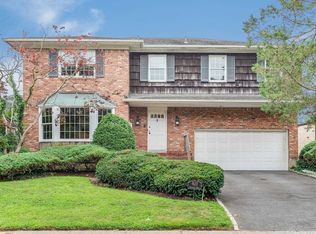 921 Mayfield Rd, Woodmere, NY 11598