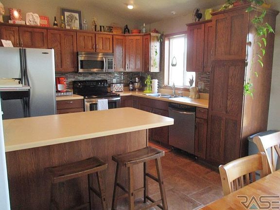 3rd image of 3900 W 92nd St