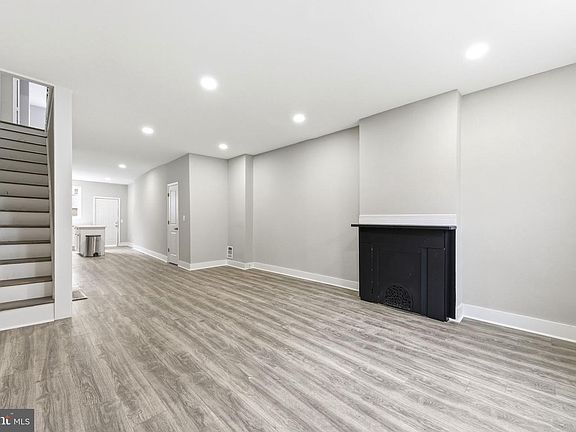 4th image of 2115 Reed St