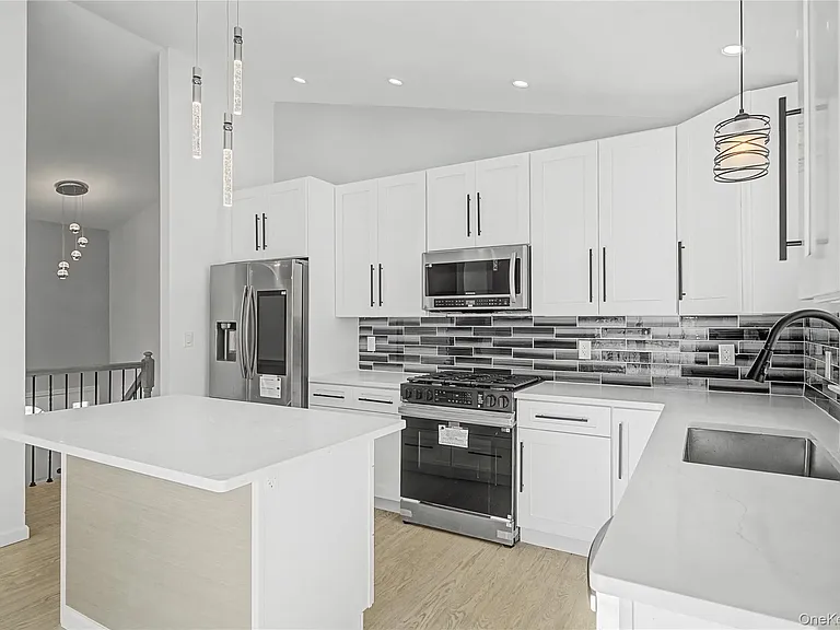 25 Clinton St — Photo 16