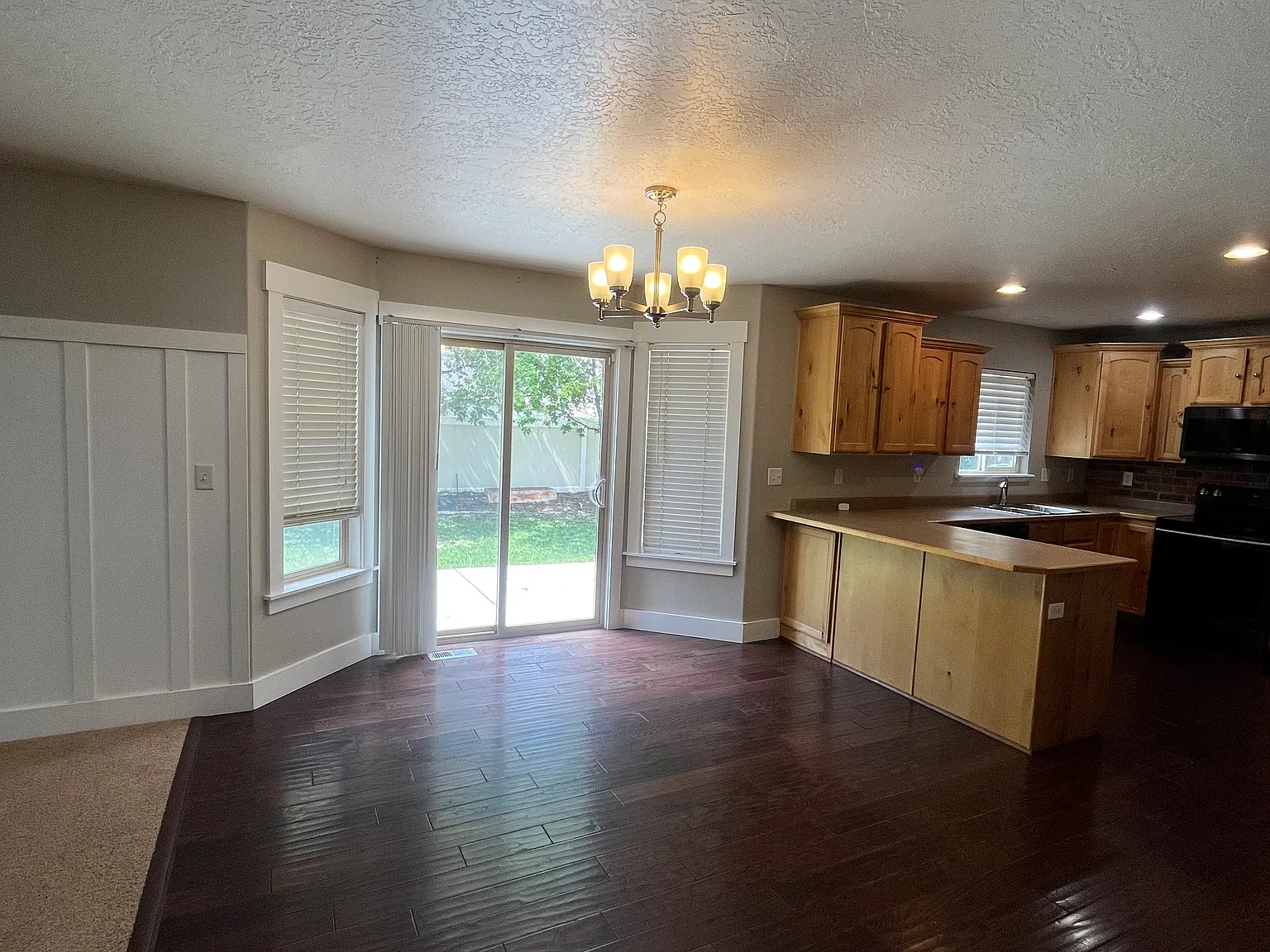 6 bed, 3.5 bath, 3394 sqft, $2,800 — Photo 3