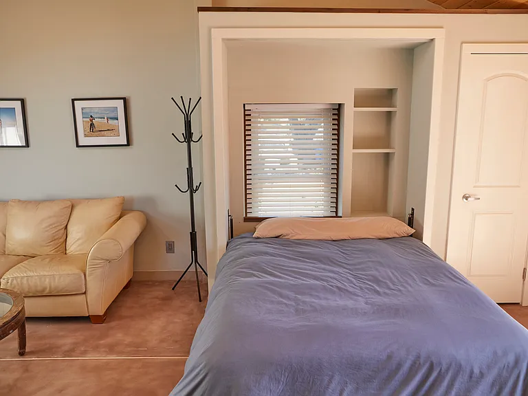 2025 Bush Dr — Photo 2