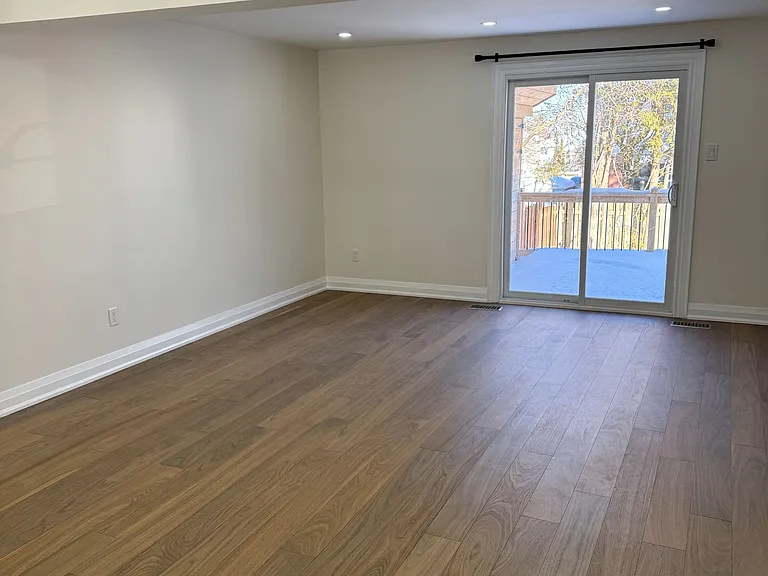 109 Connelly Dr — Photo 7