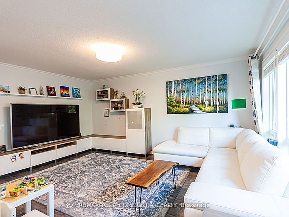 5th image of 688 Hamilton Cres