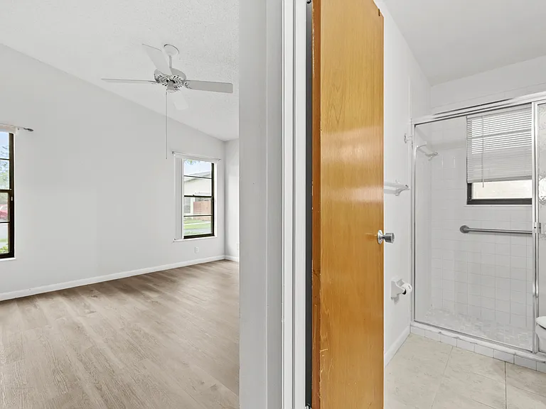 8019 SE Villa Cir — Photo 17