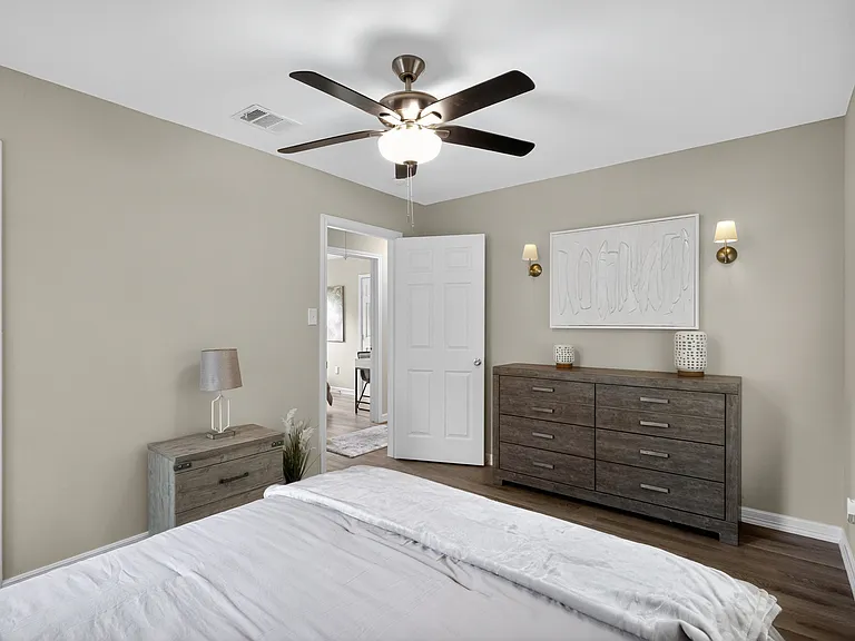 5233 Higgins St — Photo 7