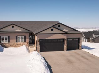 3730 Bogey Dr, Bismarck, ND 58503