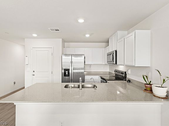 4th image of 2554 Petunia Garden Ave